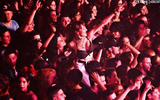 EmilyRobledo21's tweet photo. Postales de lo que fue la tremenda fiesta de @AIRBAGoficial @GuidoAIRBAG @GastonSardelli en el #TeatroVorterix explotaron todo! Nos vemos la proximas bestias ! https://t.co/XQPZqgBrw9