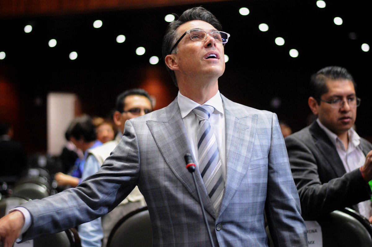 ElFinanciero_Mx's tweet photo. La designación de Sergio Mayer como presidente de la Comisión de Cultura de San Lázaro es señal del poco interés de López Obrador por la cultura, señalan periodistas y promotores culturales. https://t.co/xWCSj36W16 https://t.co/uFfpSMfYpw