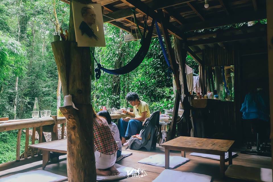 crazy_journeys's tweet photo. “เฌอชีวา” กระท่อมเล็กๆ ตั้งอยู่ริมน้ำตกกลางหุบเขา ณ บ้านแม่แมะ เชียงใหม่ นอนฟังเสียงน้ำตกตลอดคืน พร้อมอากาศที่เย็นตลอดทั้งปี อ่านเพิ่มเติม https://t.co/8gBGWHiObS
@readmeSocialTH @Review_Thailand @reviewchiangmai 
#reviewchiangmai #เฌอชีวา #เชียงใหม่ #เที่ยวให้ยับ #TeawHaiYab https://t.co/U4uX2TTlcR