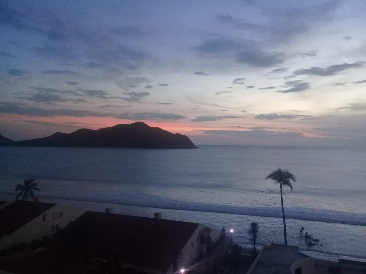 Noe_RodC's tweet photo. Feliz Día del Turismo para todos nuestros amigos, cólegas y compañeros que disfrutamos de esta pasión.

#DiaMundialdelTurismo #WorldTourismDay #WTD2018 #turismo https://t.co/wvORHODrw2