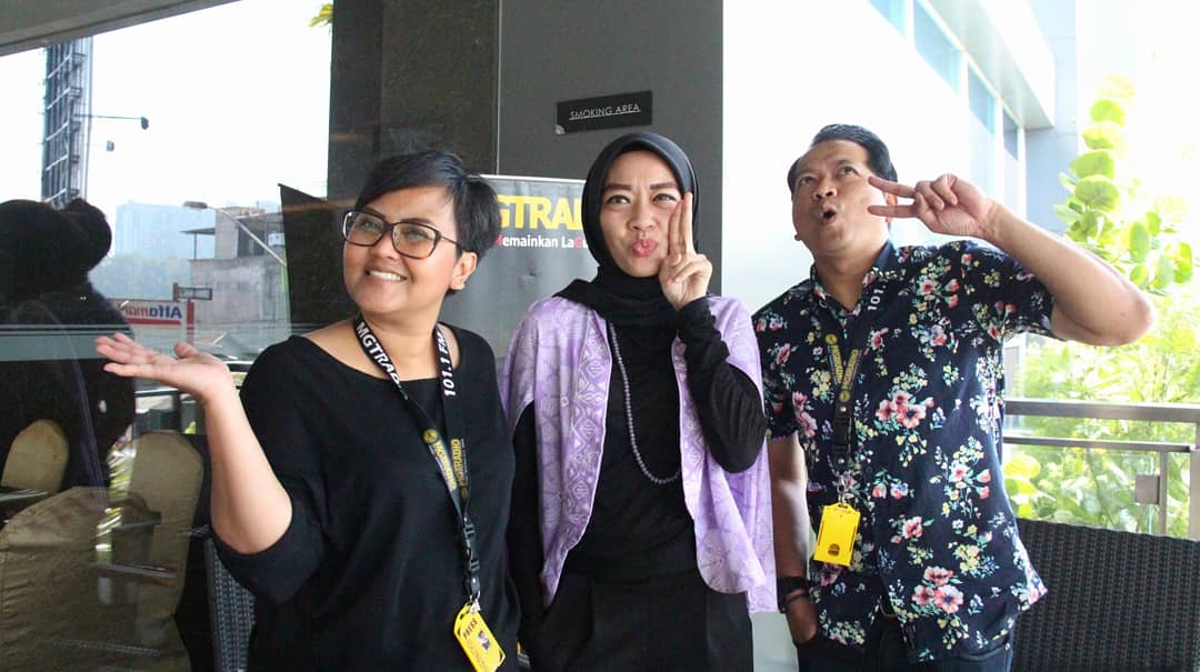 MGT_RADIO's tweet photo. Special #harikomunitasnasional di tanggal 28September ini

#GengPagiMGT Awong dan Openg abis ngobrol seru bersama @movebandung nih listeners!

Dan Mba Dea dari @grandtjokrobandung 

#harikomunitasindonesia #komunitas #komunitasbandung #gengpagimgt #ObrolanSeruMGT #bandung https://t.co/vXs03QrC19