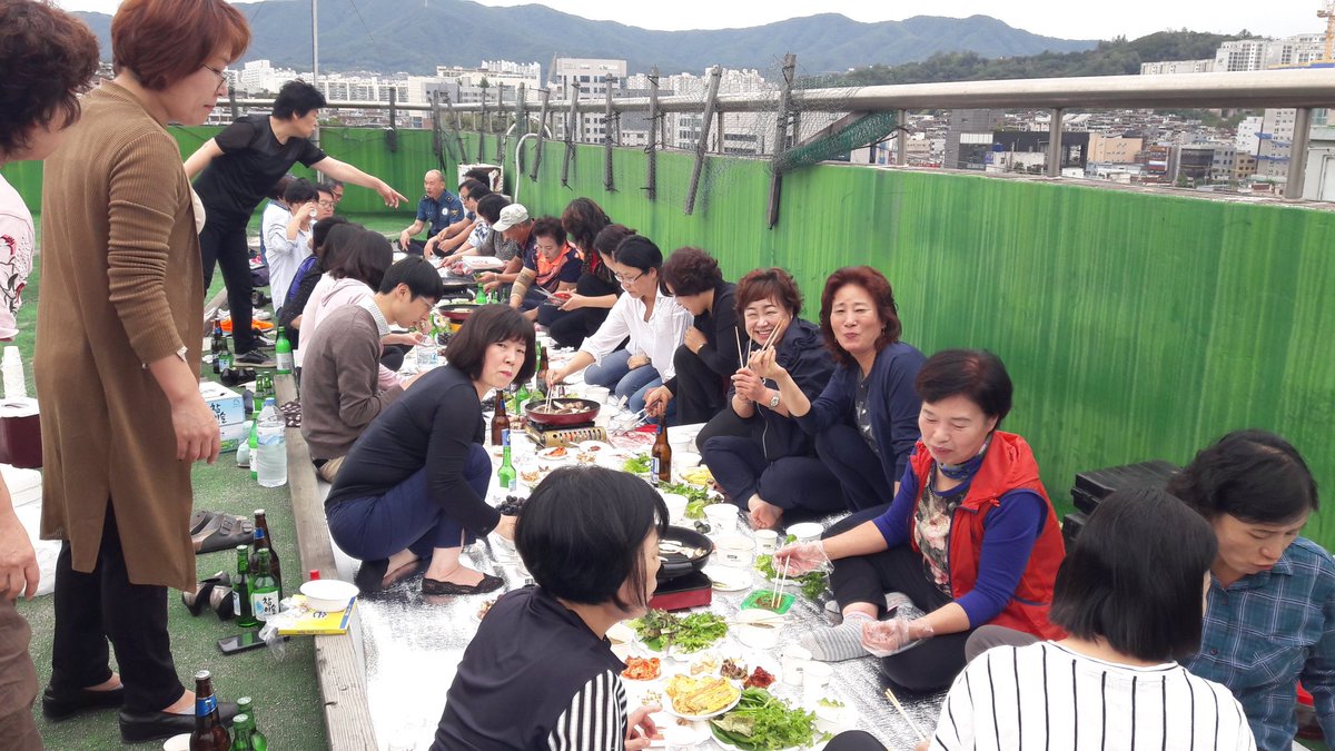 bada08312's tweet image. #성남시 #수진1동
통장님들이 준비해주신
#옥상파티  ~~
통장님들, 유관기관장, 직원들이 하나되는 시간~~

감사합니다~