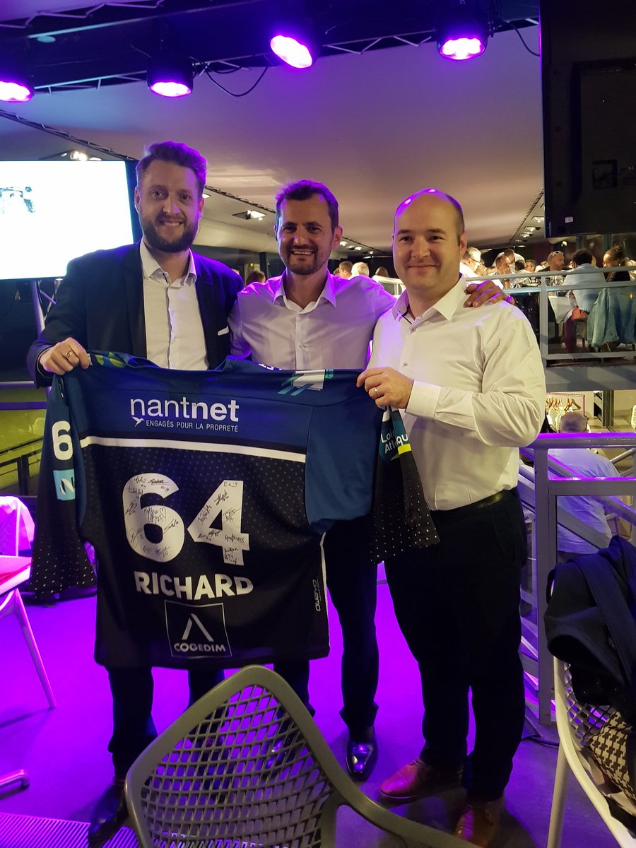 VincentPlancon's tweet photo. Les @CorsairesNantes et @EcoleIMIE soutiennent l' Association Marlène De Maria pour lutter contre le cancer du pancréas ...
Pour la deuxième année le chandail restera dans la famille à #IMIE
Heureux de pouvoir modestement contribuer à cette belle initiative.
#FuckCancer https://t.co/LrTjW6DgJ2