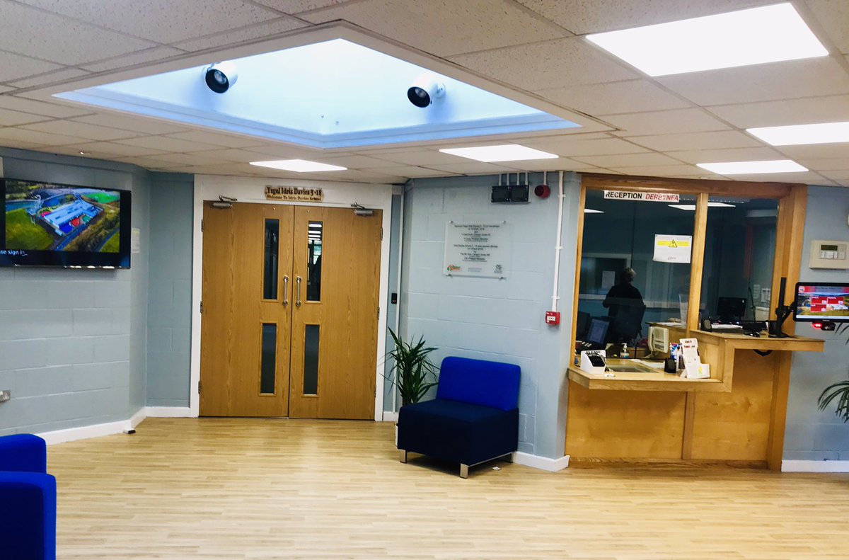 Our new @IDS3to18 reception area complete with Digital Signage and Security. Well Done to @IDSRepro and @chrislusty for installation and content creation. #21stCenturySchool #DigitalCompetence 👌