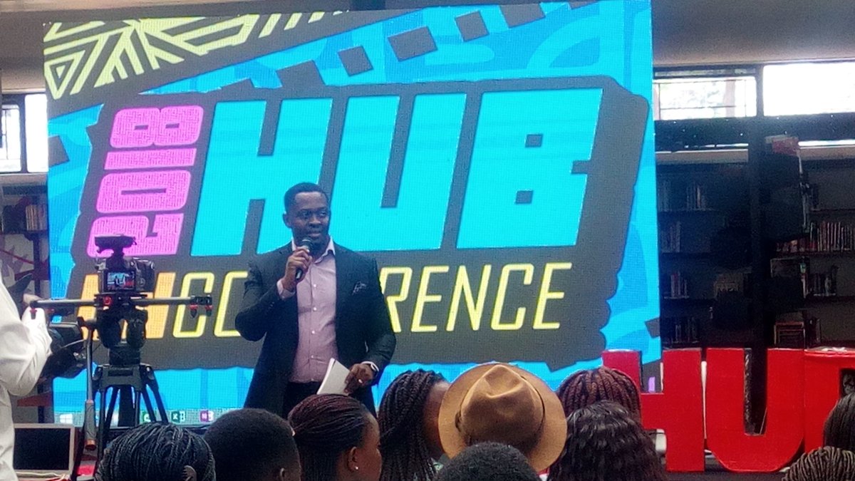 yvee95's tweet image. #hubunconference #shoko festival, Napoleon Nyanhi speaking, #kamotivation @ShokoFestival @jsnetzim @TheFeedZW @chipohwari3 @NeSaJay