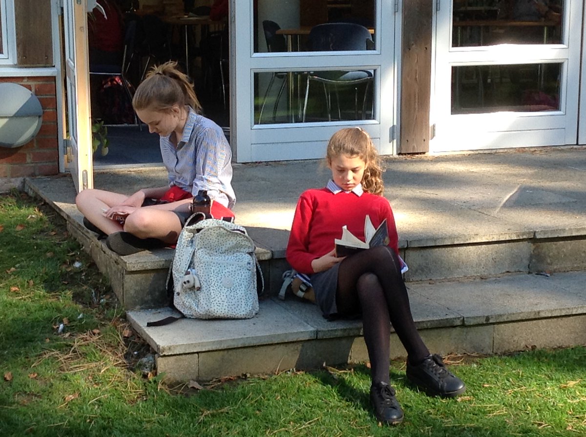RyeLibrarian's tweet image. Y8 enjoying reading books outdoors again thanks to this beautiful weather #ReadingLesson @AccReader