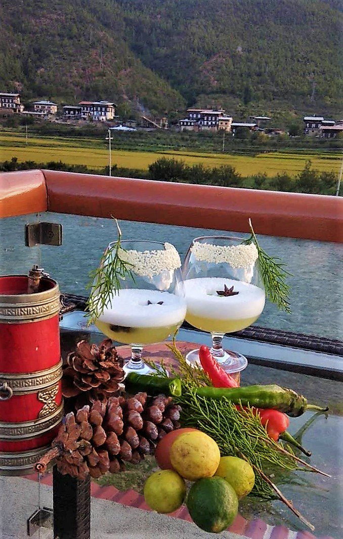 LeMeridienParo's tweet photo. ARA SOUR. 
Ara, a traditional local alcoholic beverage made from rice, wheat, maize or millet; shaken with egg white, sweet sour mix and locally grown chili and rimmed with ZAO (Local rice puffs powdered). 
#localdrink #Marriott #lemeridien #LMPARO https://t.co/tNMB7G4uOp