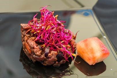 Congratulazioni allo chef Micki Milan del ristorante Golf Club Asiago!
Il suo piatto “Tartare di cervo, ciliegie e il loro aceto, mele in osmosi” è stato scelto quale “MIGLIOR BUVETTE DEL CIRCUITO RISTOGOLF 2018 BY KITCHENAID &amp; ESTRA”.