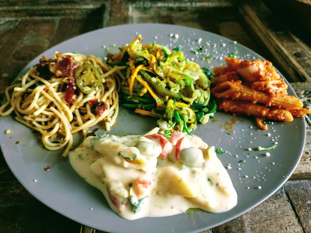 HerbsnSpices1's tweet photo. Felt like treating myself 😊 so made my most favourite cuisine. Missing my fresh baked bread though. Yummy kunch #spaghetti #aglioolio with #crispy #bacon #whitesaucepasta with #capers #olives #tomatoes #pennearrabiata with #sausages #healthy #zucchinispaghetti @JoyAndLife https://t.co/pZtLH8cFOL
