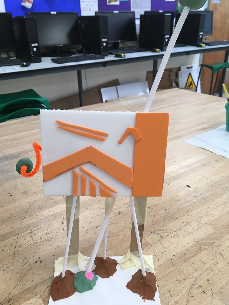 KMSchoolDT's tweet photo. 8A #modelmaking this morning #designing clocks #designmovements @KMSchool https://t.co/ucIXTVmUab