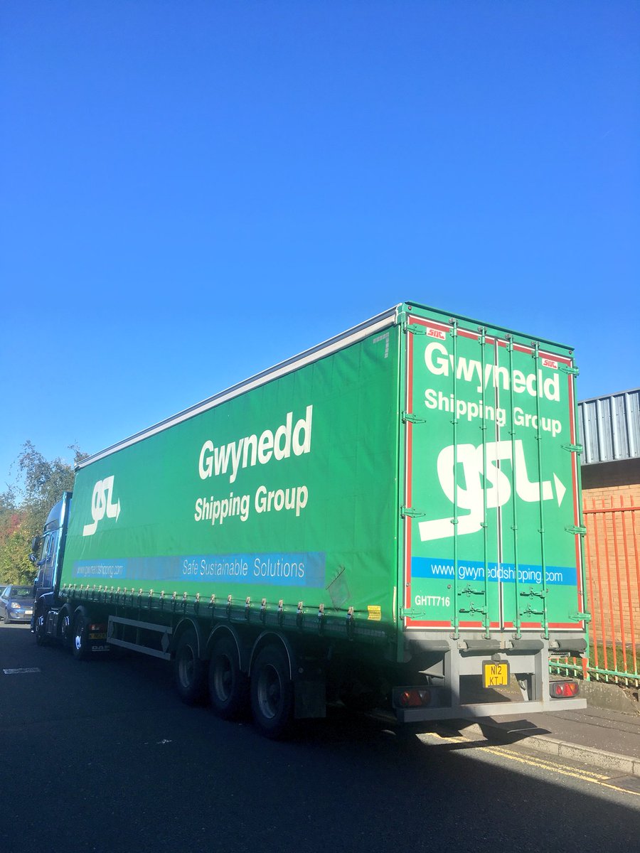 tony_pari71's tweet photo. beautiful morning in manchester. @gwyneddshipping @DAFTrucksNV @DAFTrucksUK @SDCtrailers @MDFOSB_Europe #Manchester #Bluesky #FridayFeeling #OSB #Smartply https://t.co/QUgUCiHRrb