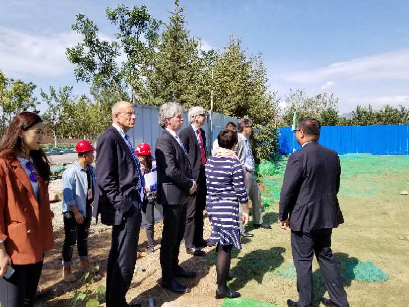 StigterHenk's tweet photo. Vandaag bracht onze ambassadeur #EdKronenburg een bezoek aan de volop in aanbouw zijnde Beijing International Horticultural Exhibition #BIHE. Opening op 29 april 2019 #savethedate #China #Beijing #oHorticulture @AgriBeijing @AgroBericht https://t.co/W8LhkCWWUp