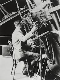 deathbyhibachi's tweet photo. American #astronomer #EdwinHubble died #onthisday in 1953.
#otd #Hubble #astronomy #space #extragalacticastronomy #astronomy #observationalcosmology #cosmology #scientist #science #HubblesLaw #HubbleSpaceTelescope #Hubbletelescope #telescope https://t.co/HWUDl8PwJm