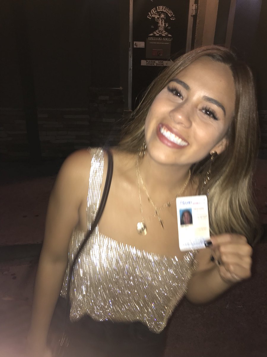 briannagarciaa5's tweet photo. Happy birthday to the craziest girl I know 🎉💋🤪 #212121 @eileenrrios https://t.co/KkjXRmdxha