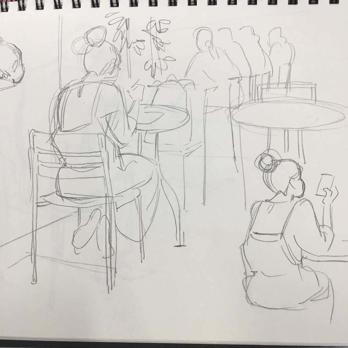 ペンと鉛筆スケッチ
ペンで描くときの感覚で鉛筆を使えるようにしていきたいー。
鉛筆だと、何も考えてない線が増えがちなので矯正せねば。
電車で描くのは鉛筆の方が、描いたもの目立たないから良いかもしれない