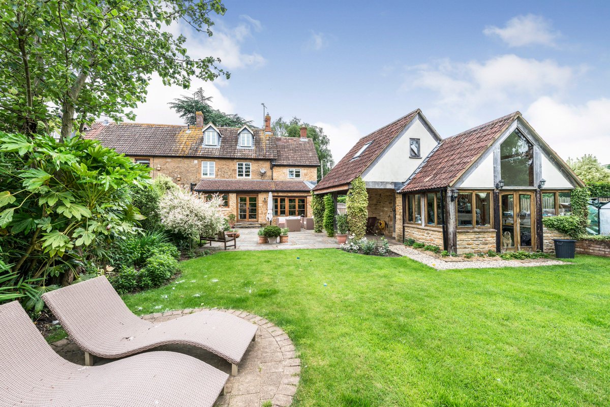 Hum_SomandWilts's tweet photo. WOW .... An impressive week for our team - seven exchanges in one week!
Go team Humberts Somerset ๐พ๐๐
#movingin #newhome #gettingthekeys #Humberts #Somerset #Yeovil #NortonsubHamdon #Merriott #Haselburyplucknett #eastchinnock #Broadway #exchanged @humberts1842 https://t.co/7Ds5sr36Cy