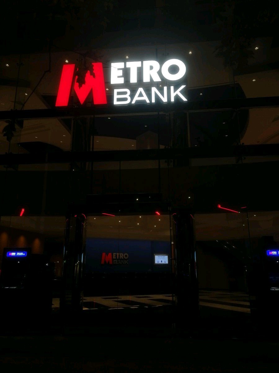 Today is an exciting and proud day! Today we launch <a href="/Metro_Bank/">Metro Bank</a> in #Bristol! We are the first new High Street bank in over 100 years, supporting both personal and business customers. Pop down to Broadmead to see what we're all about!