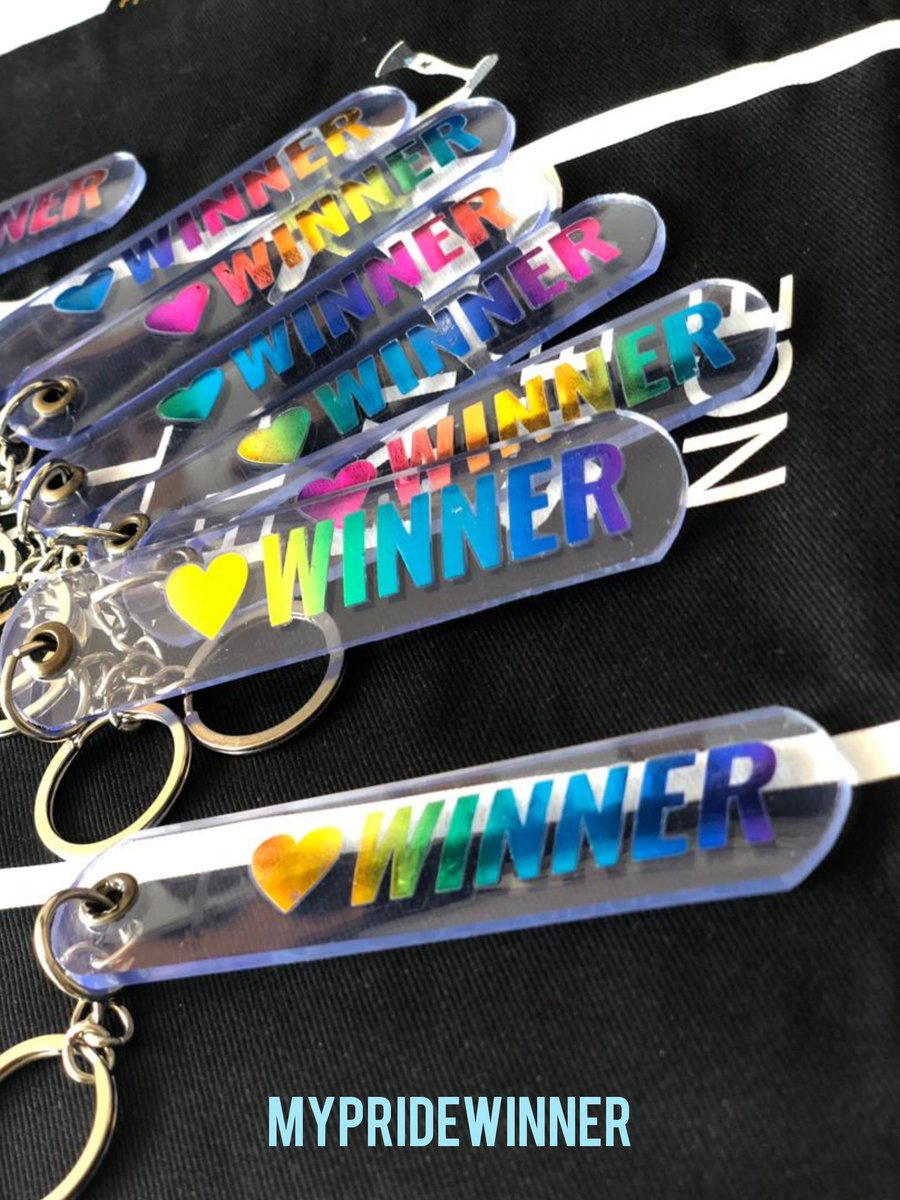 mypridewinner04's tweet photo. [#PARALLELEXISTENCE] #MPW🚀 LOOSE ITEMS SALES FOR CLEARANCE 🎉

D-15 ➡️ #EVERYWHERETOURINKL 
➡️ LIMITED QUANTITIES 
📍 WINNER PVC KEYRING = RM10
📍 WINNER LIGHTSTICK ENAMEL PIN = RM30 

TO ORDER ➡️ https://t.co/WsK6b472Cg https://t.co/VUXCWFL2LW