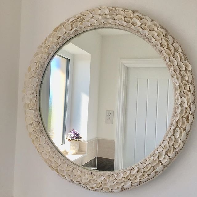 CreamCornwall's tweet photo. love this photo of one of our mirrors made with tiny white clam shells. Looks perfect in this bathroom. Thanks for the photo @francesca_mercer
#shellmirror #clamshells #wallart #handmade #interiordesign #style #luxury #decoration https://t.co/N5MlHeDhIN