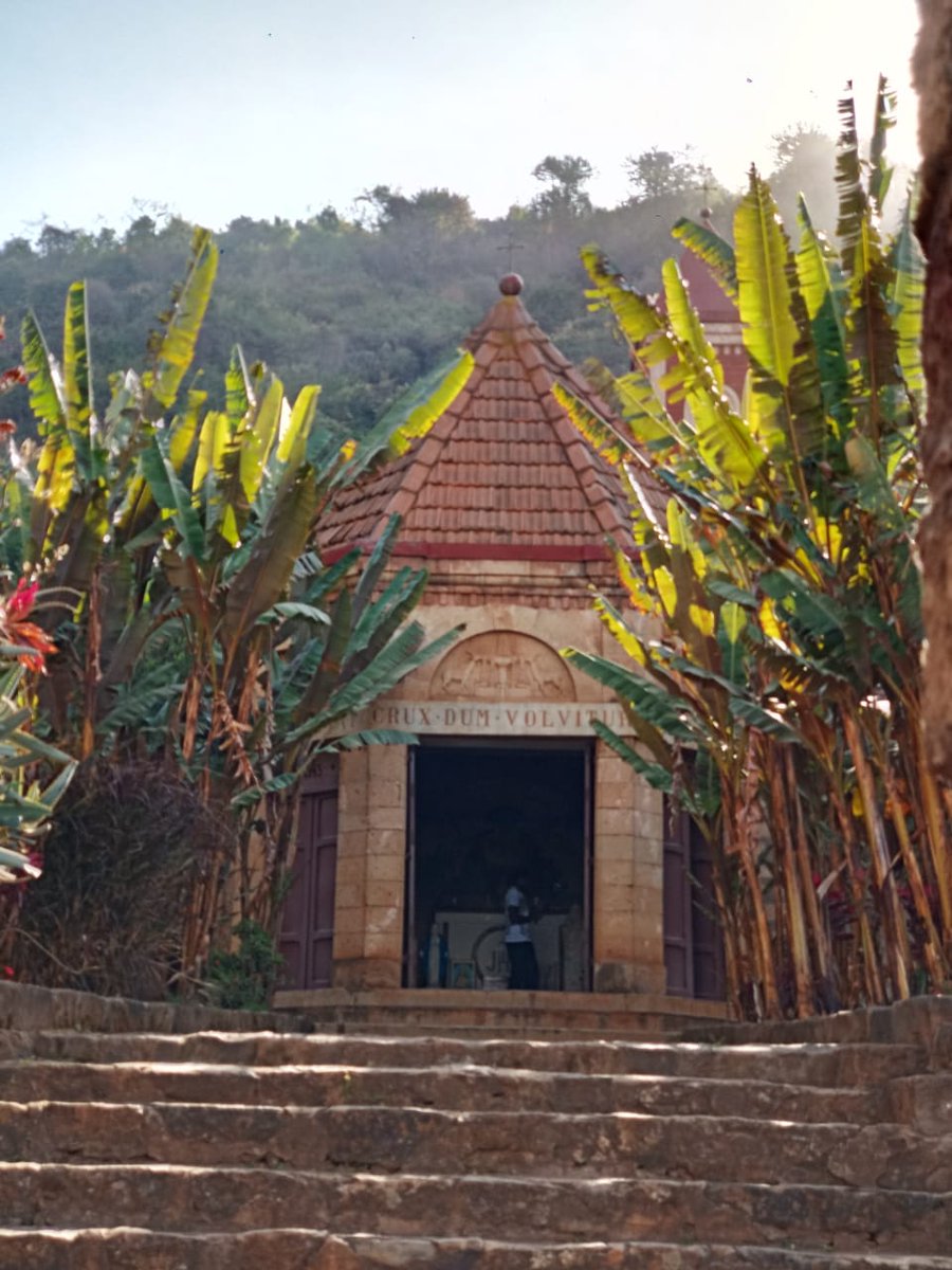 The three stairs at the Mai Mahiu Catholic church entrance symbolises The Holy Trinity. Two crosses on its roof with a compass means the smallest church in  @MagicalKenya will stand as long as the world spins around it. It was built by Italian prisoners in 1942.  #MeetAtEnashipai