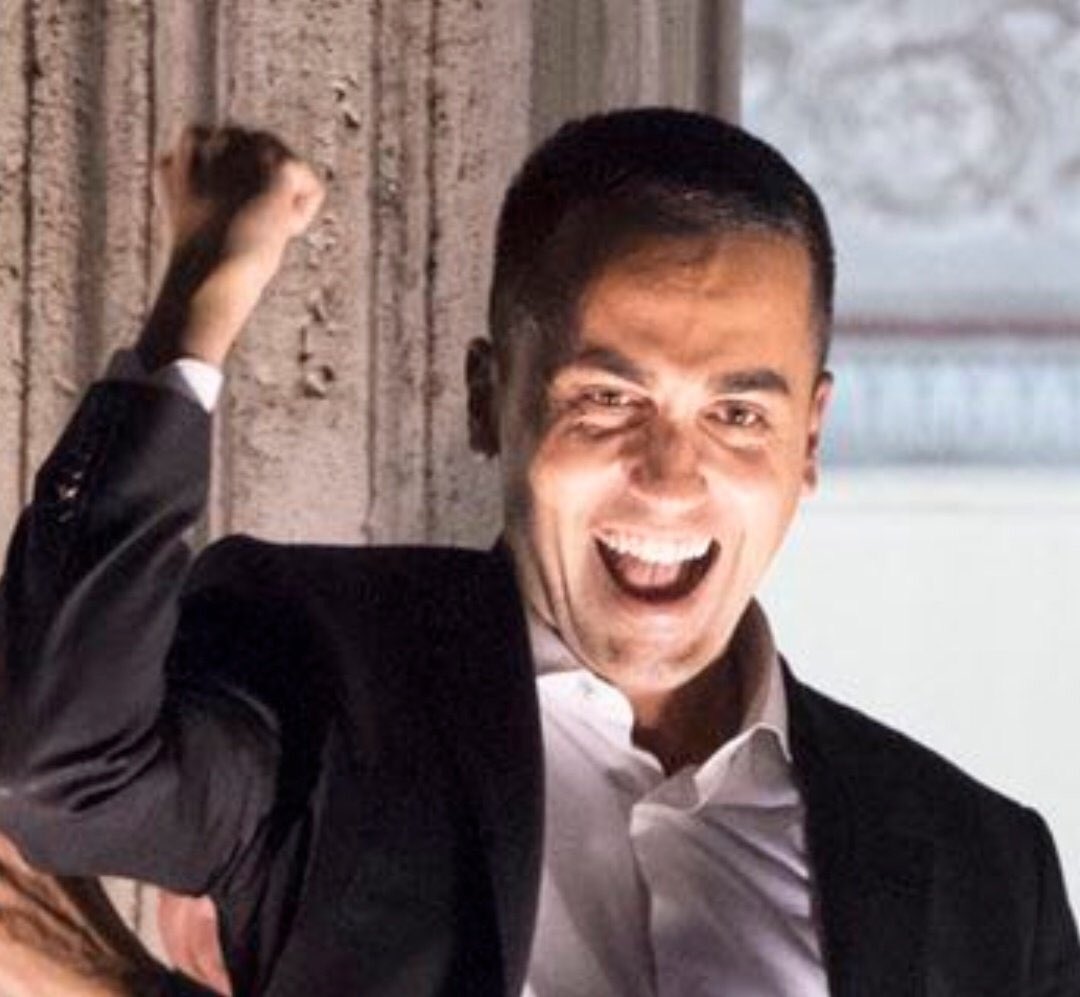chedisagio's tweet photo. "Abbiamo cancellato la povertà grazie al Reddito di cittadinanza. Ci sono 10 miliardi per restituire un futuro a 6,5 milioni di persone".
Così dice @luigidimaio.
Bene.
10 miliardi diviso 6,5 milioni fa 1538 euro. Che diviso 12 fa 128 euro al mese.

"Abbiamo abolito la povertà" https://t.co/Mw2IASUJPZ