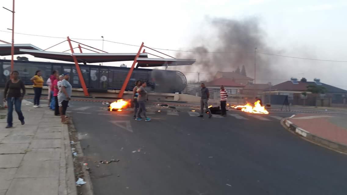 Abramjee's tweet photo. Westbury JHB “shutdown” https://t.co/7aK2oLTuKZ
