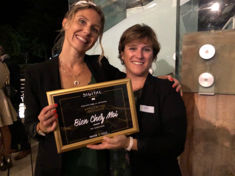 Erilia_Officiel's tweet photo. [Digital] L'appli "Bien chez Moi" (dédiée à nos #locataires) a reçu le deuxième prix aux #DIGITALAWARDS2018 dans la catégorie APPLI INNOVANTE!
Bravo à @Marsatwork !!
Bravo à l'équipe projet d' @Erilia_Officiel Groupe @HabitatenRegion et à #LV2C 
#Digital #qualitedeservice https://t.co/Hdj08MAcCE