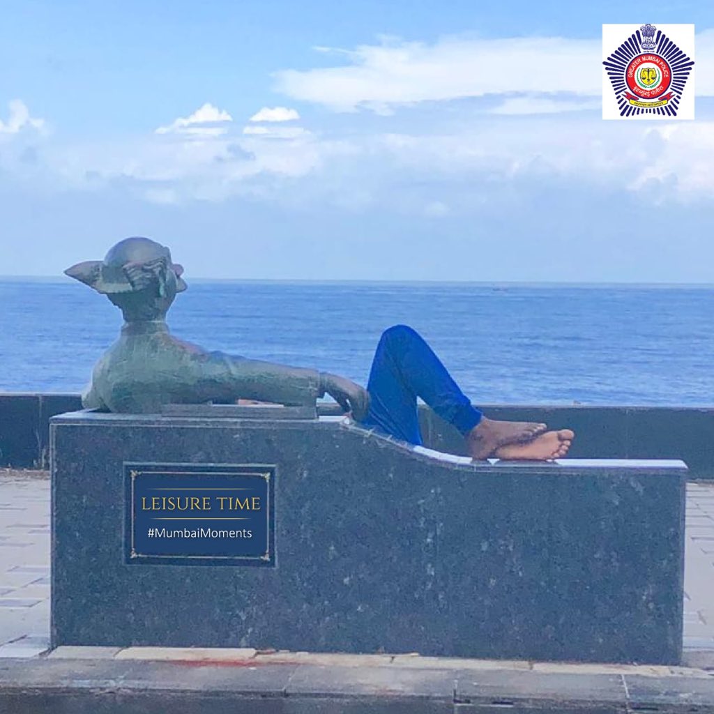 MumbaiPolice's tweet photo. Two special men in a very special city #आपलीमुंबई #MumbaiMoments https://t.co/mAWNZOZeZ6