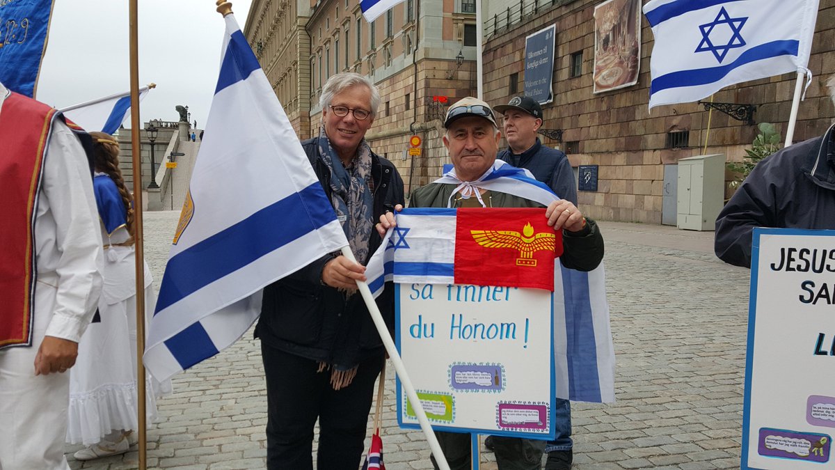 هذه الصورا  أمام قصر الملك و البرلمان السويدي في #ستوكهولم