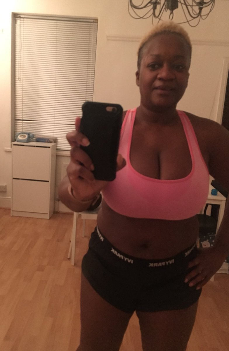 RunningaroundIn's tweet photo. Morning all Friday- I’ve got this 💪🏾👍🏾 #mindlessbehavior #mindfulness #positive #followyourbliss #motivate #elevate #kickstartelevate #hiit #hiitworkout #createyourreality #squat #lunge #miniband #liftlean #womanandweights #weightedworkout #sweatyselfie #blackwomanfit https://t.co/3Zor0PiXiP