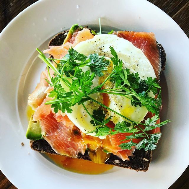 EmsFood's tweet photo. My fave Breaky. Rye toast, Avo, Smoked Salmon & a Poached Egg. Bloody Gawgus!! #breakfast #kitcheninspiration #healthyfood #healthyeating #rye #eggs #cooknotchef #homecooking #foodie #yum #foodblogger #freshfood #omega3My fave Breaky. Rye toast, Avo, Smoked Salmon & a Poache… https://t.co/C9pTTLLUQu