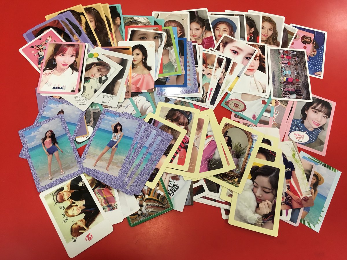 夏は終わりましたが、#TWICE 始めました‼️ 当店にはまだうちわ 