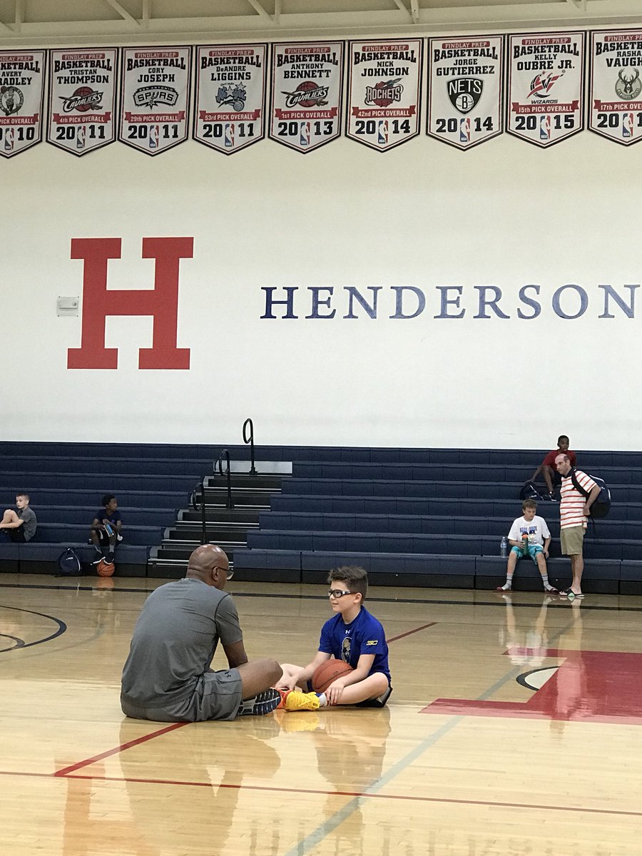 PECKOF4's tweet photo. 10 yrs ago, @CoachMikePeck extended a young @NigelWG5 chance to work hard & b part of something special. Today, a young 10 yr old Peck sits w/his (Coach) Williams-Goss in same #FindlayPrep gym hearing same. Crazy how life comes full circle. 2 dads, 2 sons, 1 dream. #NWGElite https://t.co/2IZUetm1Mq