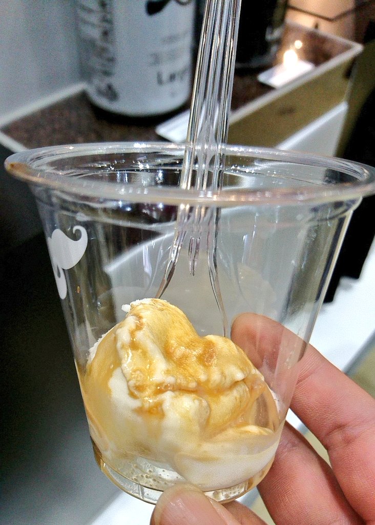 luminan's tweet photo. スペシャルティコーヒーの祭典!
ビックサイトなうだよ~☕✨
チケットを譲って下さった、某カフェのオーナー様に感謝🙇
会場は、写真撮影不可になったから手元のエスプレッソジェラートでw
#SCAJ2018 #スペシャルティコーヒー https://t.co/R96Dt7N2Sd