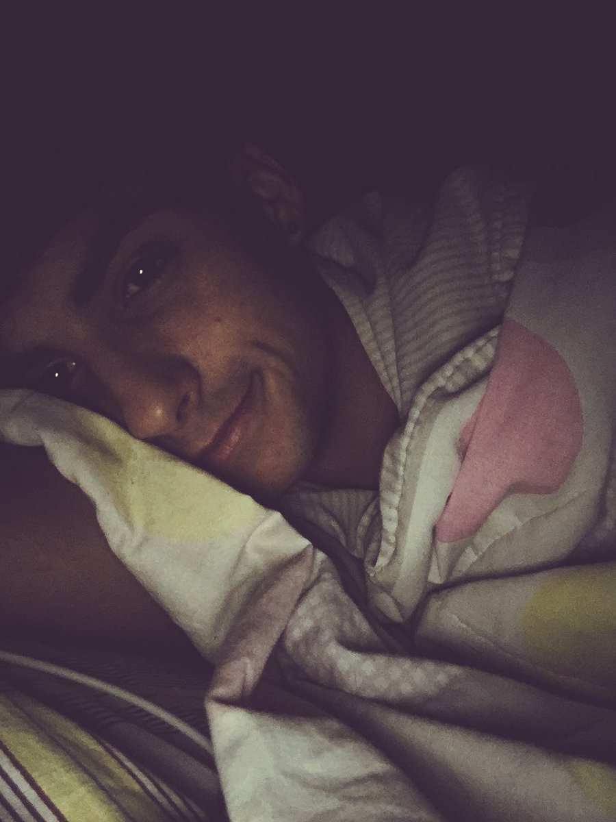 soyvicsensa's tweet photo. En mi cama sin poder dormir https://t.co/ig81mQbs39