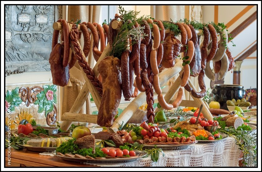 MasarniaH's tweet photo. #Wędzarnie opalane drzewem sprawiają, że nasze #wędliny mają naturalny #smak. https://t.co/kVgFd5uyj1 https://t.co/8m7UVYUM06