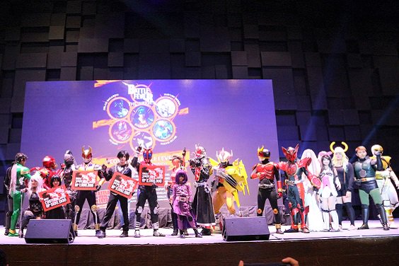asianbeat_id's tweet photo. ✨[PHOTO REPORT] BATTLE OF THE TOYS 2018✨
Event yang ditunggu-tunggu para kolektor &amp; pecinta mainan di Indonesia menghadirkan bintang tamu #TetsuoKurata, pemeran #KotaroMinami si #KamenRiderBlack.
https://t.co/dYKS4KTOZg
#BattleOfTheToys #BOTT2018 #toys #event https://t.co/eCLnQcWLLB