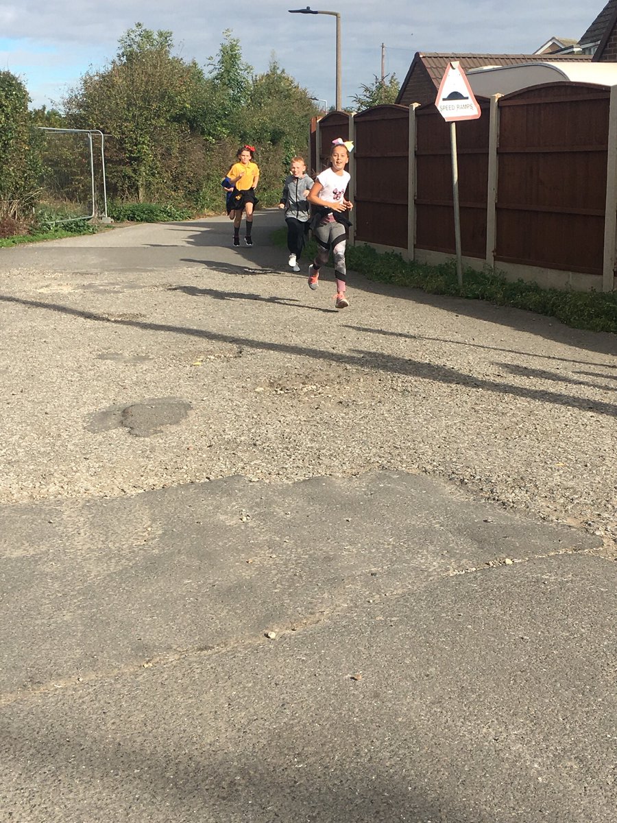 DeltaHatfieldW's tweet photo. The sun shone yesterday for our annual Key Stage 2 Cross Country event, well done to Yr6 boy & girl Brynn & Emily for crossing the finish line first. #crosscountry #firsttofinish #healthyschool https://t.co/loHDTqUWZm