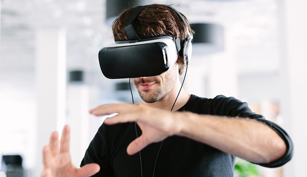 wewinlimited's tweet photo. We've been using simulating technology that blends what the user sees in their real surroundings with digital content: https://t.co/VjeMocGvkQ
#virtualreality #360video #realestatevr #augmentedreality #vr3d #virtualtour #vrtech #layerview https://t.co/J9lR0D6f08