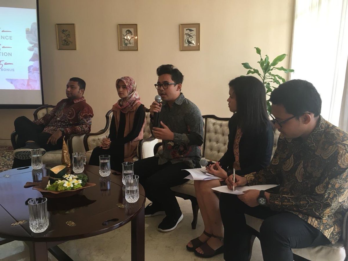 AmbJuditPach's tweet photo. #HU gov is dedicated 2 reduce smoking &amp; strictly regulate tobacco industry w great results. At our event today w @uni_eropa &amp; @WorldMeritID we learnt a lot abt connections of the industry w #climatechange &amp;  #slavery discussing how young generations can be more aware &amp; active https://t.co/nFuNJ4tbVX