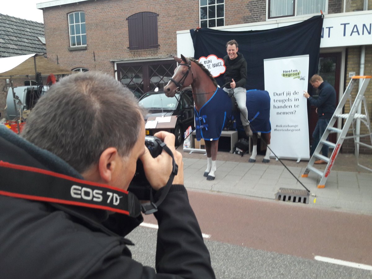 HeetenBegroot's tweet photo. #Heetenbegroot op vlooienmarkt #ponyweek. Durf jΓj de teugels in handen te nemen? #nikstebange! https://t.co/xdoHT5BfX2