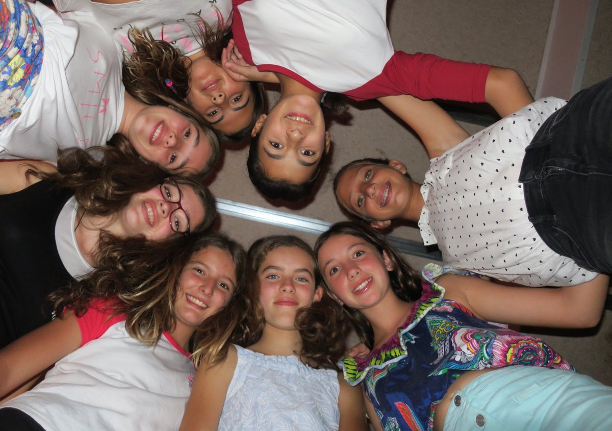 ESO1Virolai's tweet photo. Moments! #convisVirolai 1rESO @EscolaVirolai https://t.co/paBzwz7GZ8