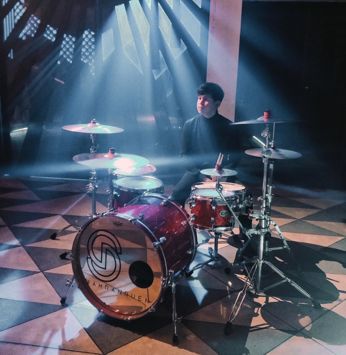 drum_saturdayss's tweet photo. โต๊ะทำงาน
#offsamr
#samranruen
#สำราญรื่น https://t.co/yGtpAyekab