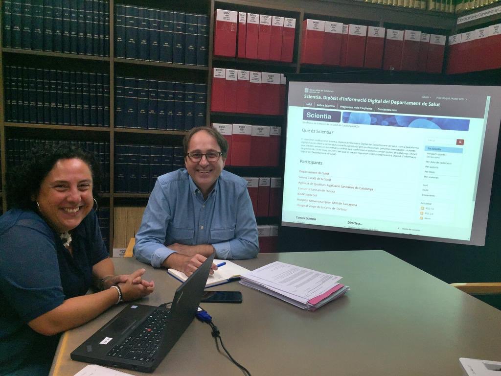 virgilipaez's tweet photo. A Barcelona, amb @PilarRoqueCa, estudiant i aprenent del projecte #Scientia, el repositori institucional del Departament de Salut de Catalunya. Molt agraït. Cooperació interbibliotecària entre @bibliotecasalut i @bibliosalut, en el marc de @Rebisalud https://t.co/48N8Ui33fX