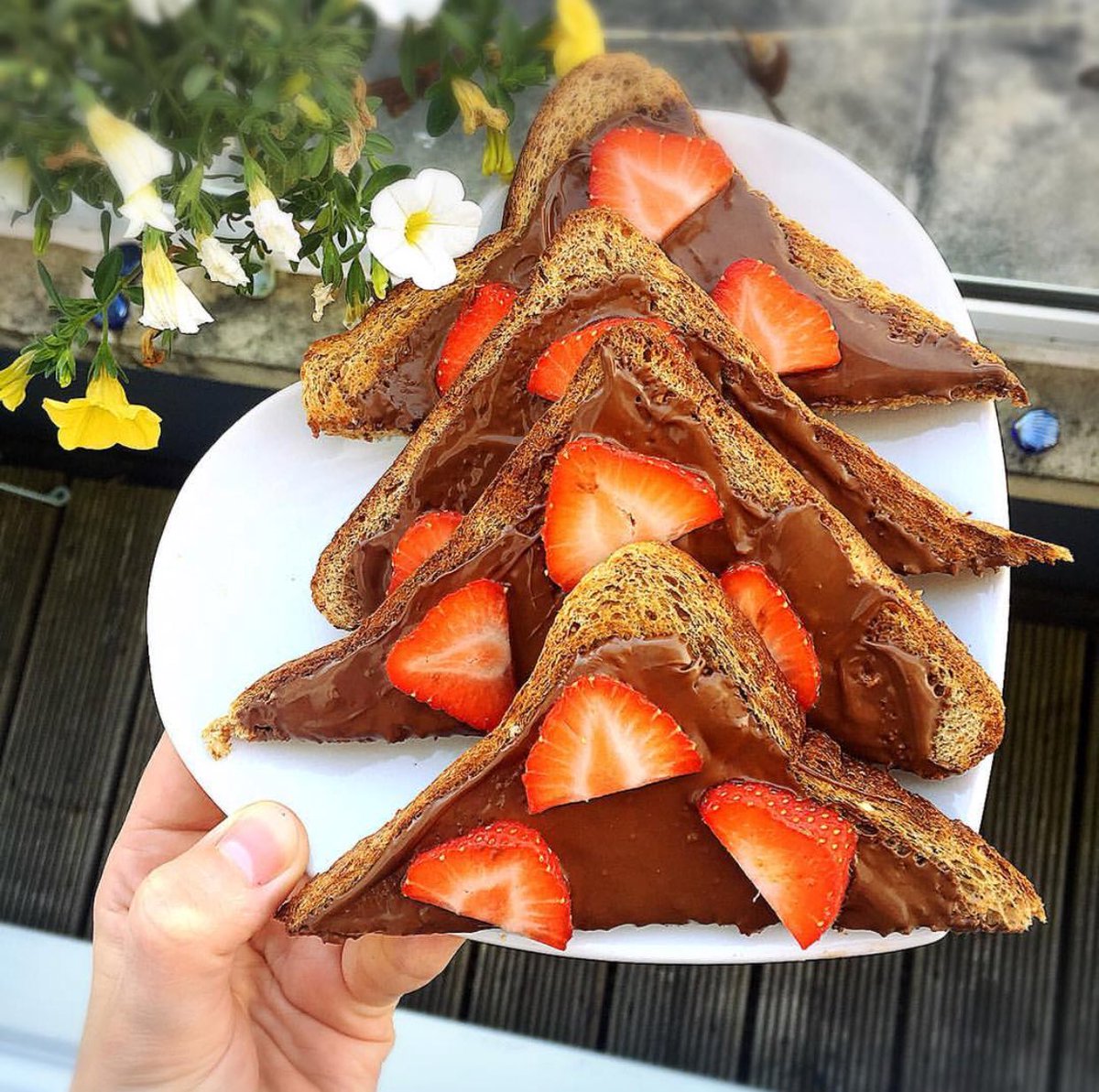 If your Friday doesn’t include JimJams then you’re doing it wrong 😝😉 TGIF 🙌🙌

Comment with your 🙋‍♀️ if you’re having JimJams today too 😆🍫