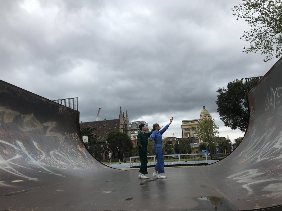 I’d only sit in the freezing cold for @melbournefringe 👏🏼 Bravo Chloe and Oliver on Surface Area. <a href="/simonjabrahams/">Simon Abrahams</a> #dance #contemporarydance