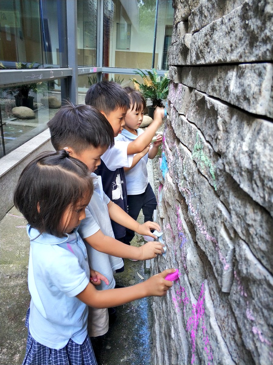 levi_allison42's tweet photo. When your students want to make the outside of your classroom as colorful on the outside as it is in the inside, you turn the music on and we go exploring shapes and textures outside. #exploration #colors #outside #chalk #FridayFeeling #WeekBreak https://t.co/o3sCeaPVt9