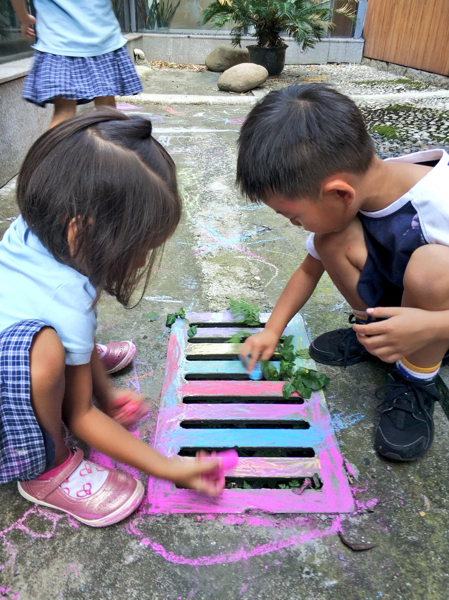 levi_allison42's tweet photo. When your students want to make the outside of your classroom as colorful on the outside as it is in the inside, you turn the music on and we go exploring shapes and textures outside. #exploration #colors #outside #chalk #FridayFeeling #WeekBreak https://t.co/o3sCeaPVt9