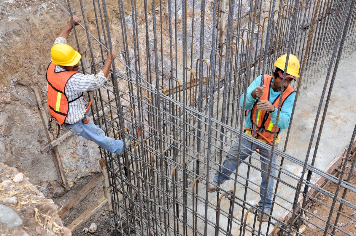labsoflatvia's tweet photo. Latvijas jaunuzņēmums @OROCON1 mēģina mainīt stagnējošo būvniecības nozari 🏗️ Uzņēmuma vadītājs Aleksandrs Švaikovs stāsta par izaicinājumiem, ko var attiecināt uz jebkuru citu nozari - nākas lauzt stereotipus, darbiniekiem jāmaina paradumi. https://t.co/7bHZhNGwTQ https://t.co/AX3FGB4lSj