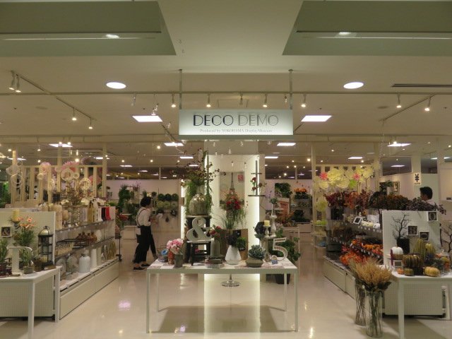 Uzivatel 横浜ワールドポーターズ Na Twitteru Newopen 本日 4fデコデモがopen 造花や雑貨を中心とした魅力的な商品で 商 住空間を手軽に楽しめるお店です 皆さまのご来店をお待ちしております